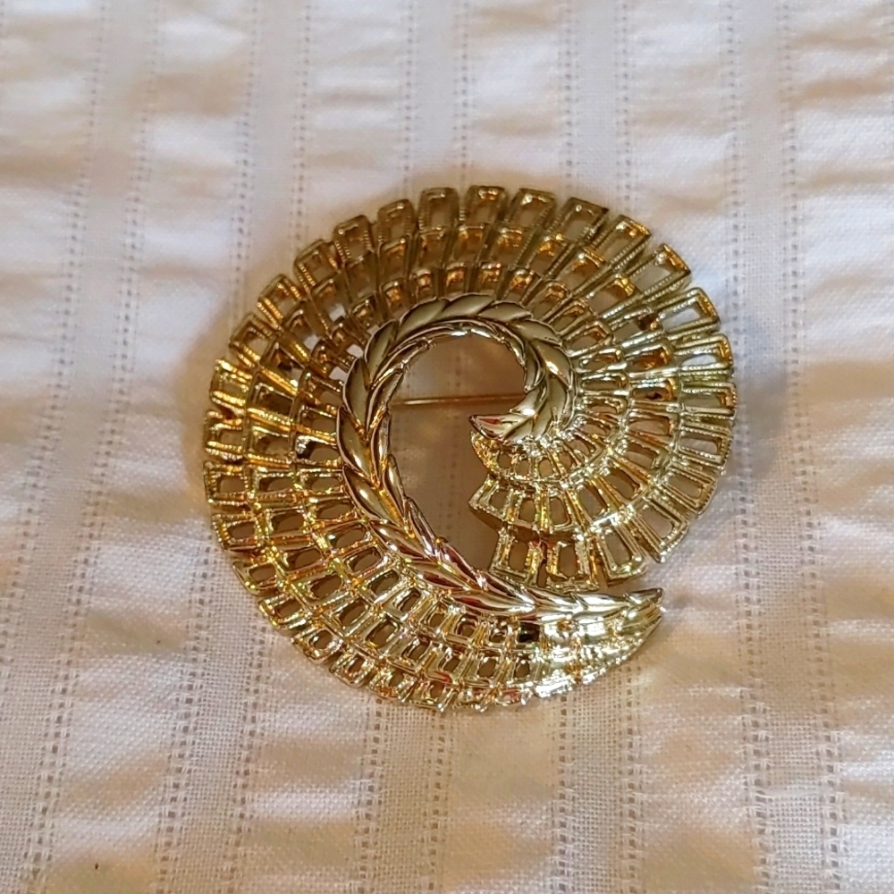 Vintage Sarah Coventry Signed Abstract Swirl Brooch